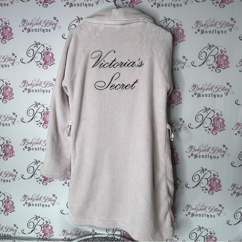 Victoria's Secret robe Soft Blush pink black embroidered soft fleece